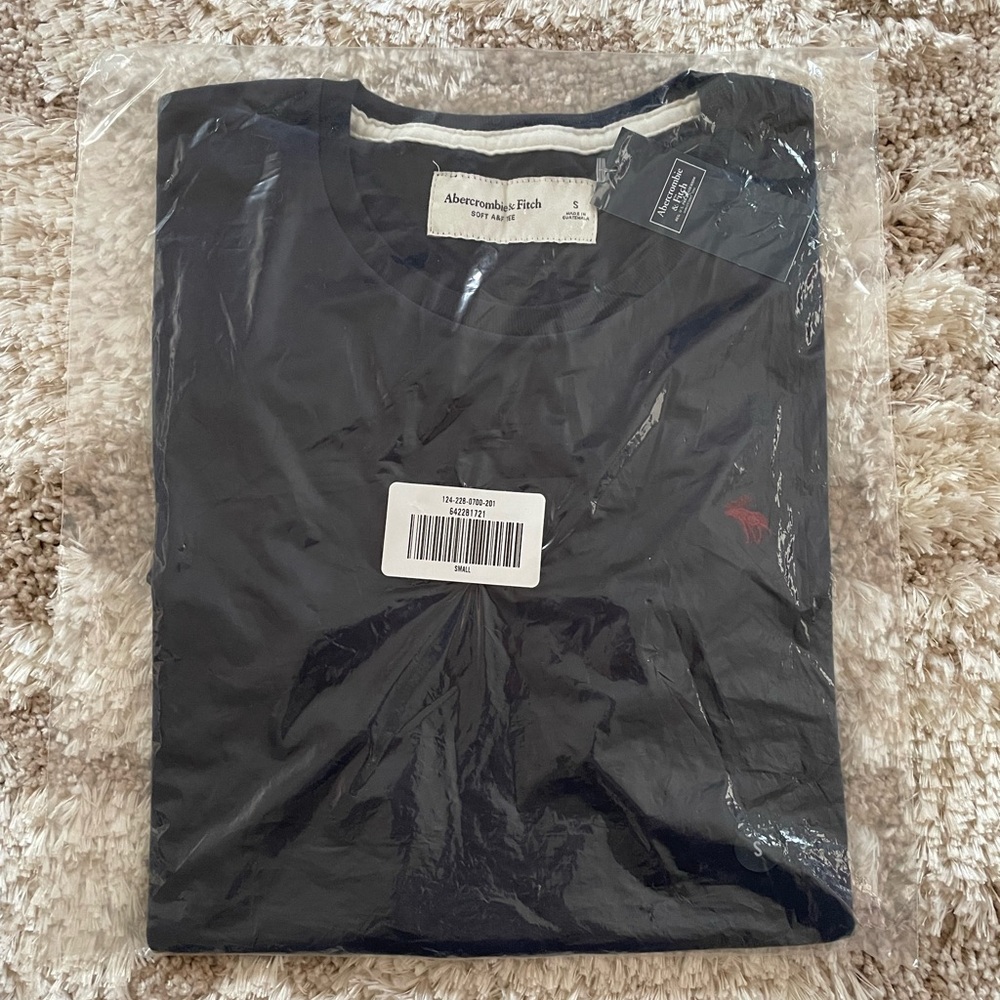 NWT Abercrombie & Fitch Men's Navy Tee - Picture 3 of 3